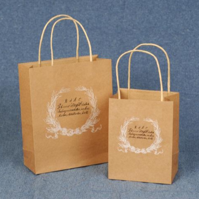 кафяви торбички за крафт хартия с хартиени шнурове
