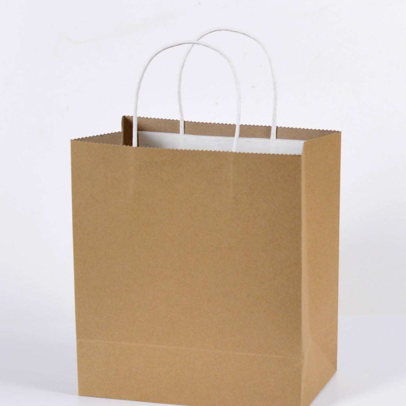 кафяви торбички за крафт хартия с хартиени шнурове